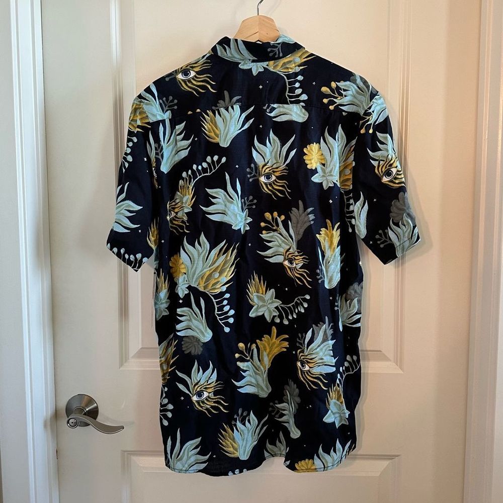 Volcom Solarizer Button Down Short Sleeve Shirt - image 4